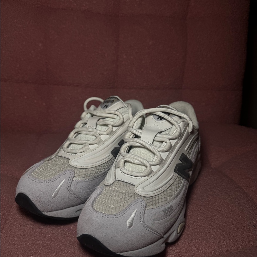 New Balance 1000 Cream and Gray Sneakers - Picture 7 of 8